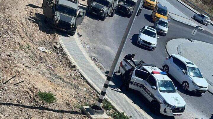 מצוד אחר המחבל שדקר צעיר ישראלי, הערכה: נמלט רגלית