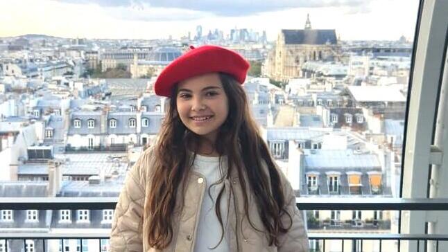 איילה בת 12 בטיול בת מצווה בפריז