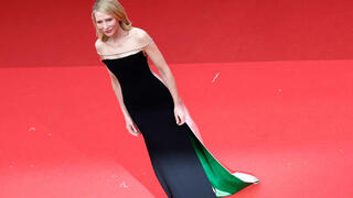 קייט בלאנשט לובשת שמלה בעיצוב היידר אקרמן לז'אן פול גוטייה בפסטיבל קאן, 2024 