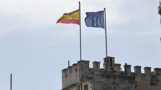 דגל ספרד והאיחוד האירופי על בניין הקונסוליה בשייח ג'ראח מזרח ירושלים