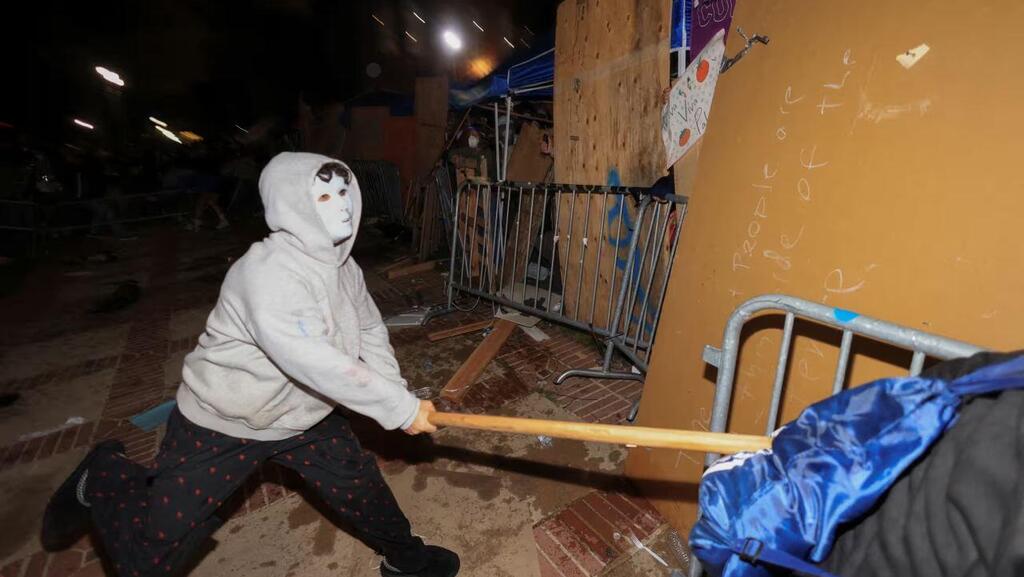 עדן און נעצר כי תקף מפגינים פרו פלסטינים