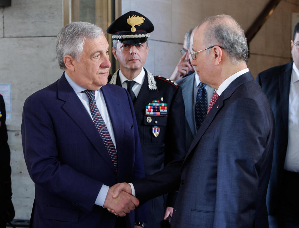 Italy's Minister for Foreign Affairs Antonio Tajani (L) with State of Palestine Prime Minister Mohammad Mustafa 
