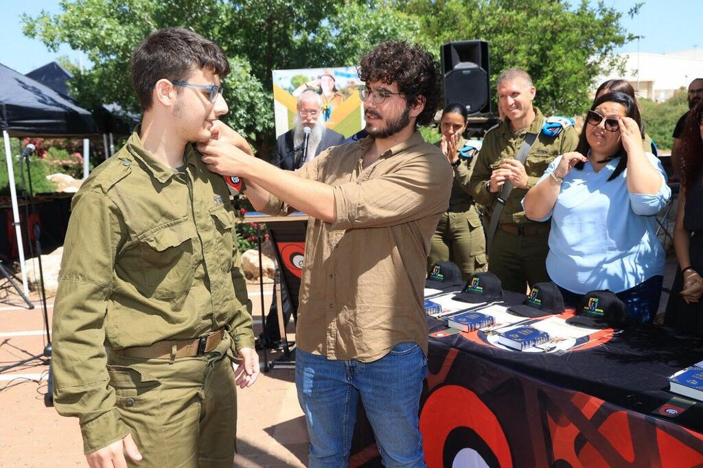 "גדולים במדים", טקס הענקת אות לגיבורי המלחמה