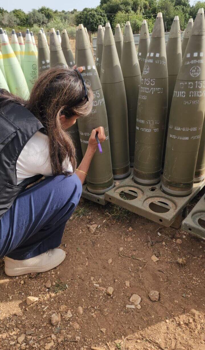 ביקורה של ניקי היילי בסוללת התותחנים ובראש הנקרה