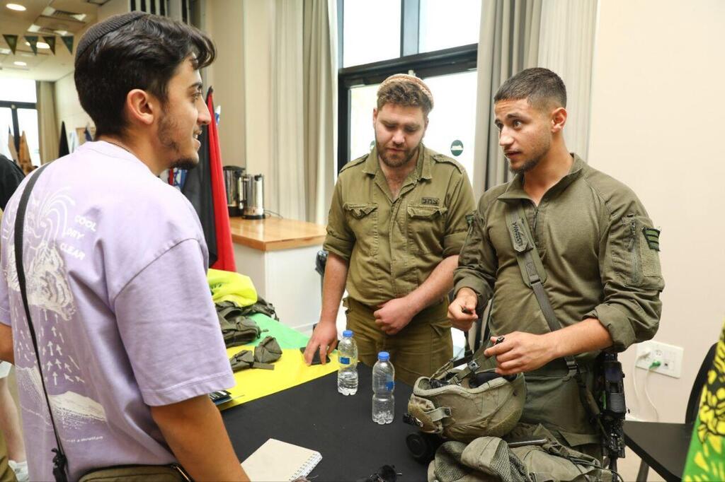 יריד "עולים על מדים", נועד להעניק למלש"בים הצעירים מידע, הכוונה וסיוע לקראת הגיוס.