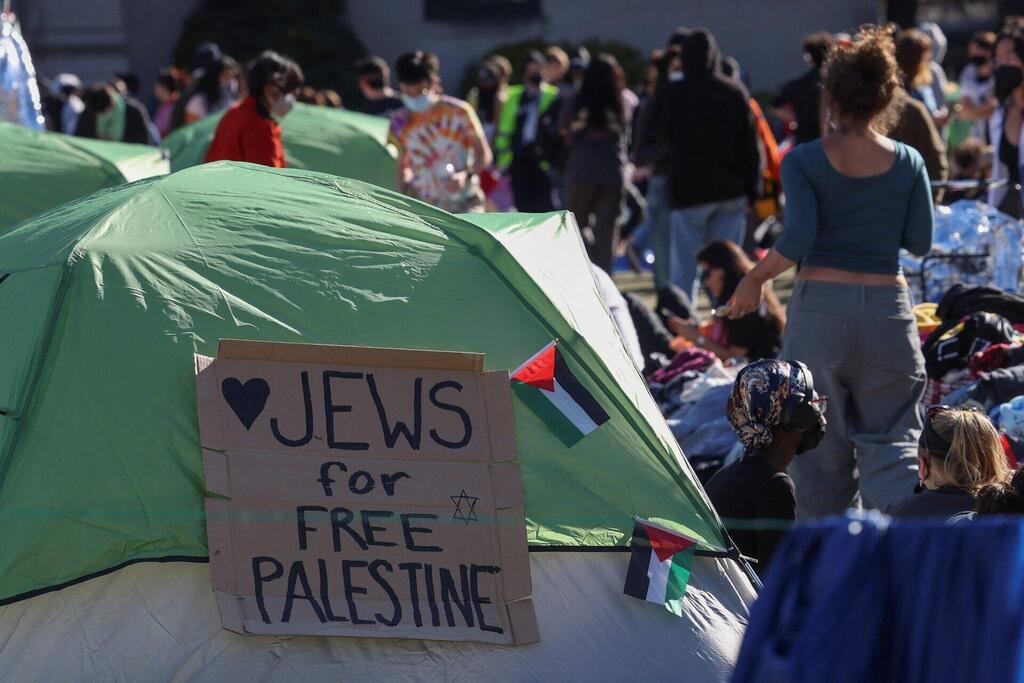 Jews for free Palestine sign at a student protest in New York 