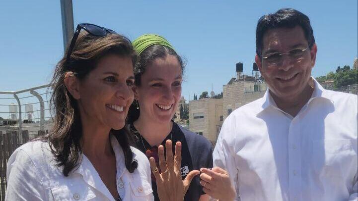 ניקי היילי בביקור עם ח"כ דני דנון בעיר דוד בירושלים