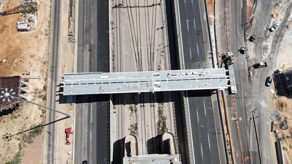 גשר הולכי הרגל החדש במחלף משה דיין ראשל"צ