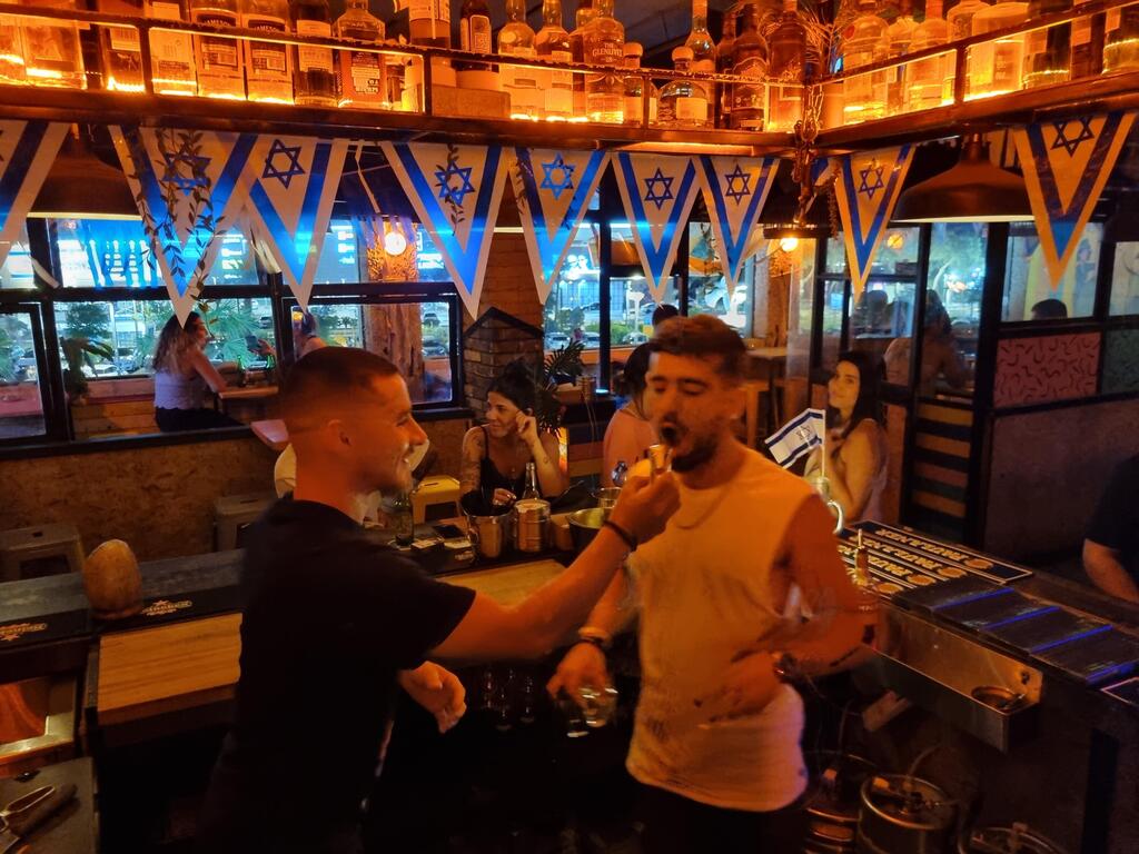 יצאנו לבדוק את חיי הלילה של אילת