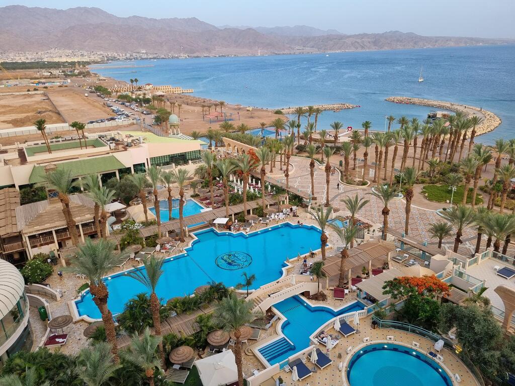 יצאנו לבדוק את חיי הלילה של אילת