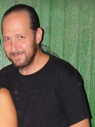 טום דננברג, מפונה מקיבוץ נחל עוז