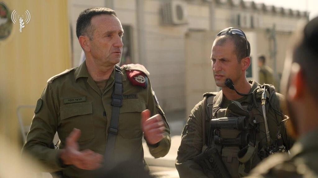 הרמטכ״ל הרצי הלוי עם לוחמי גדוד ׳נצח יהודה׳ בגבול עזה