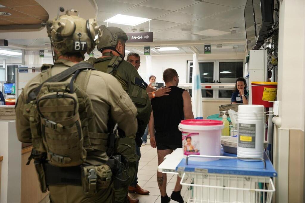המפגש הראשון של אלמוג מאיר ג'אן עם משפחתו