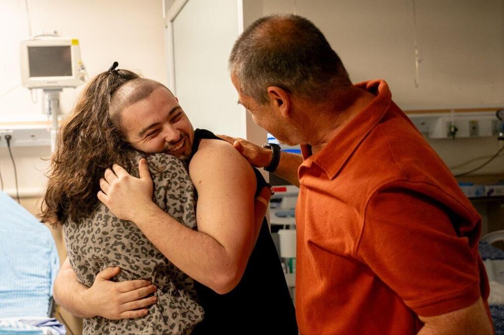 המפגש הראשון של אלמוג מאיר ג'אן עם משפחתו