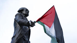 מחאה פרו פלסטינית מול הבית הלבן בוושינגטון אחרי חילוץ ארבעה החטופים