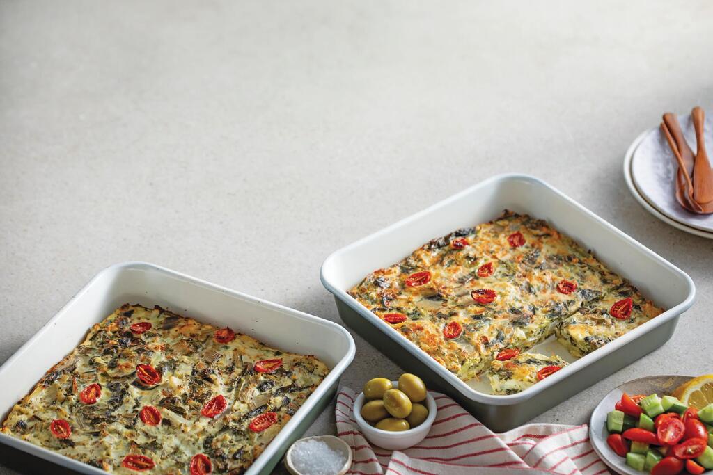 Vegetable casserole - the rich version (left) and lighter version (Photo: Daniel Lila) מימין: פשטידה בגרסה הרזה, משמאל: הגרסה העשירה