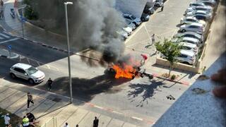 תיעוד מזירת פיצוץ  הרכב באשקלון