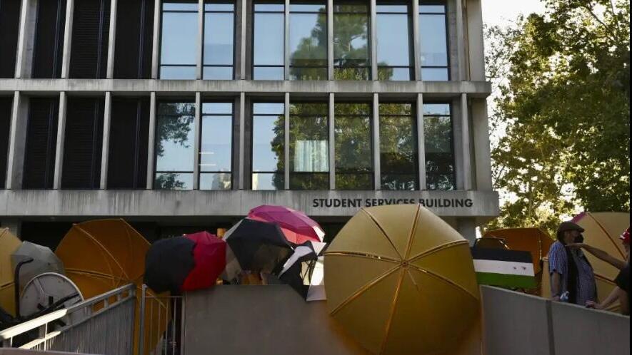 Student services building blocked by Pro-Palestinian protesters 