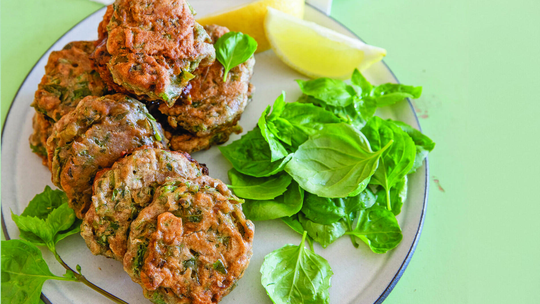 קציצות תפוחי אדמה, חומוס ותרד