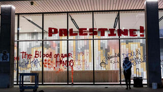 פעילים פרו-פלסטינים השתלטו על מבנה ב קמפוס אוניברסיטת המדינה של קליפורניה  ב לוס אנג'לס ארה"ב CSULA