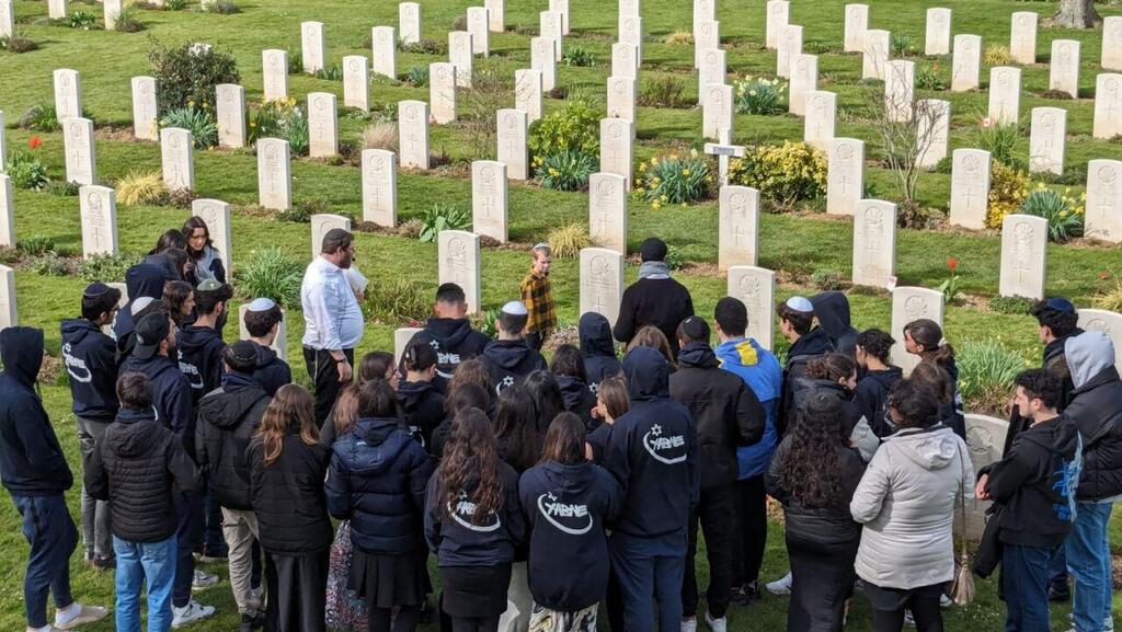 אחד מבתי הקברות הצבאיים לחיילים צבאות בנות הברית