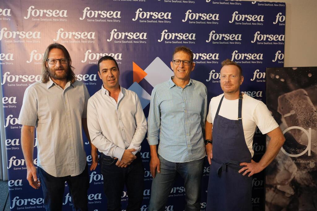 From left to right: Forsea CEO and founder Roy Nir, VP of Business Development and Strategy at Strauss Group Elad Komisar, The Kitchen CEO Jonathan Berger, Chef Yuval Ben Neriah (Photo: Liron Mimon) מימין: שף יובל בן נריה, יהונתן ברגר מנכ"ל חממת הפודטק The Kitchen, אלעד קומיסר סמנכ"ל פיתוח עסקי ואסטרטגיה בקבוצת שטראוס, ורואי ניר מנכ"ל ומייסד Forsea