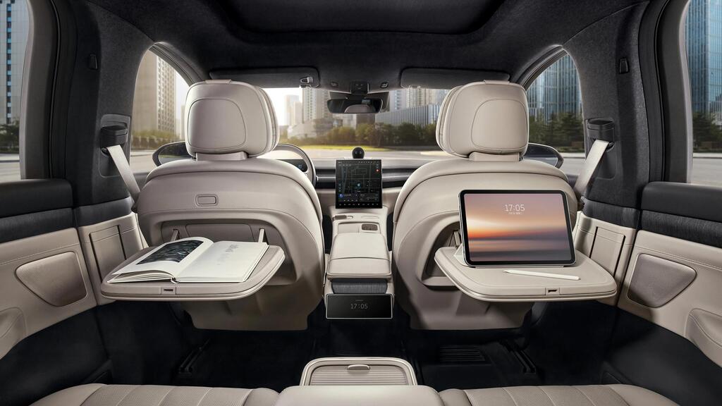  The interior of the EL8