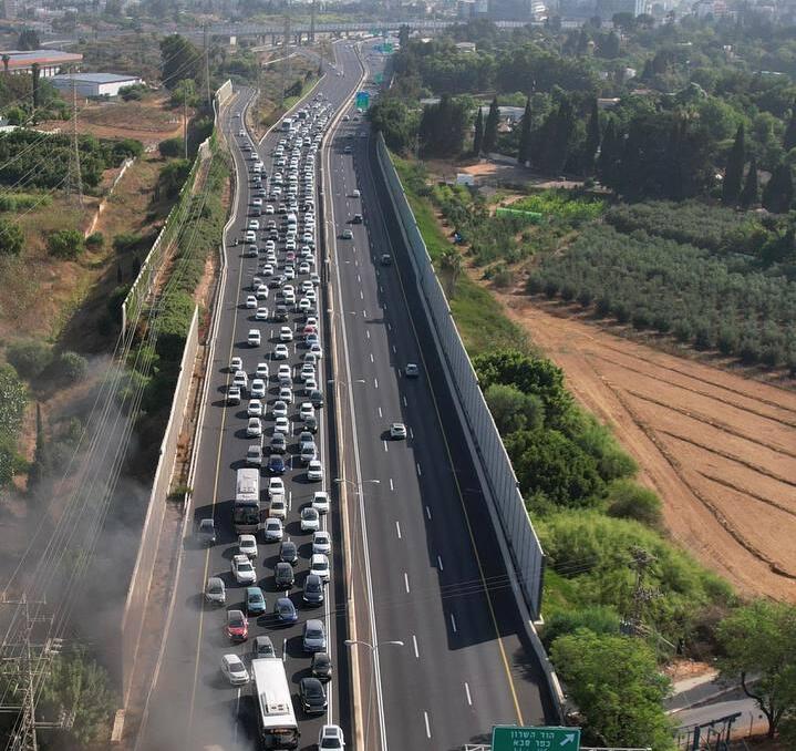 לוחמי יום כיפור חוסמים את כביש 4