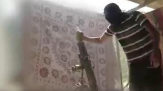 תיעוד: מחבל חמאס יורה מתוך אוהל של עקורים