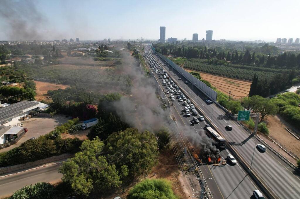 לוחמי יום כיפור חוסמים את כביש 4
