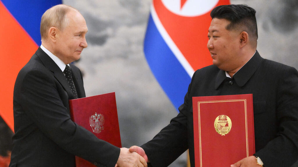 Russian President Vladimir Putin and Supreme Leader of North Korea Kim Jong Un (Photo: Kristina Kormilitsyna / POOL / AFP) נשיא רוסיה פוטין ו רודן צפון קוריאה קים ג'ונג און ב פסגה ב פיונגיאנג