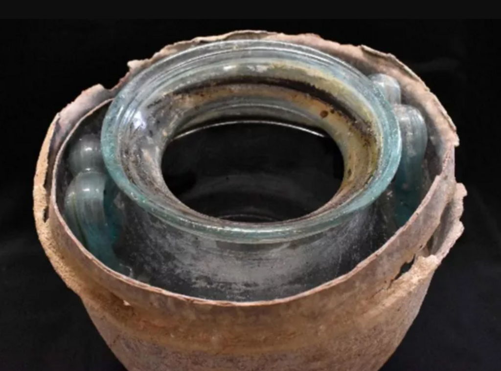 Worlds Oldest Wine discovered in an urn 