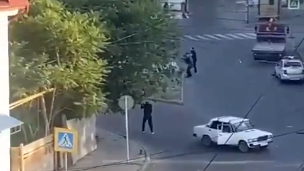 חמושים פותחים באש בחבל דגסטן ב רוסיה מתקפת טרור