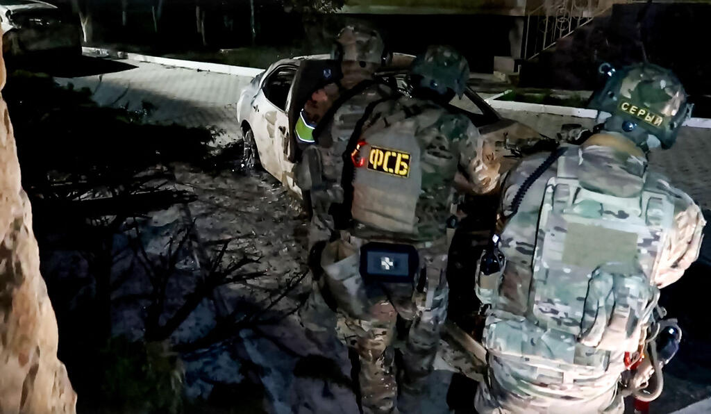 Russian security forces hunt terrorists in Dagestan (Photo: AFP PHOTO / Russia's National Antiterrorism Committee) המצוד אחרי המחבלים ב דגסטן רוסיה
