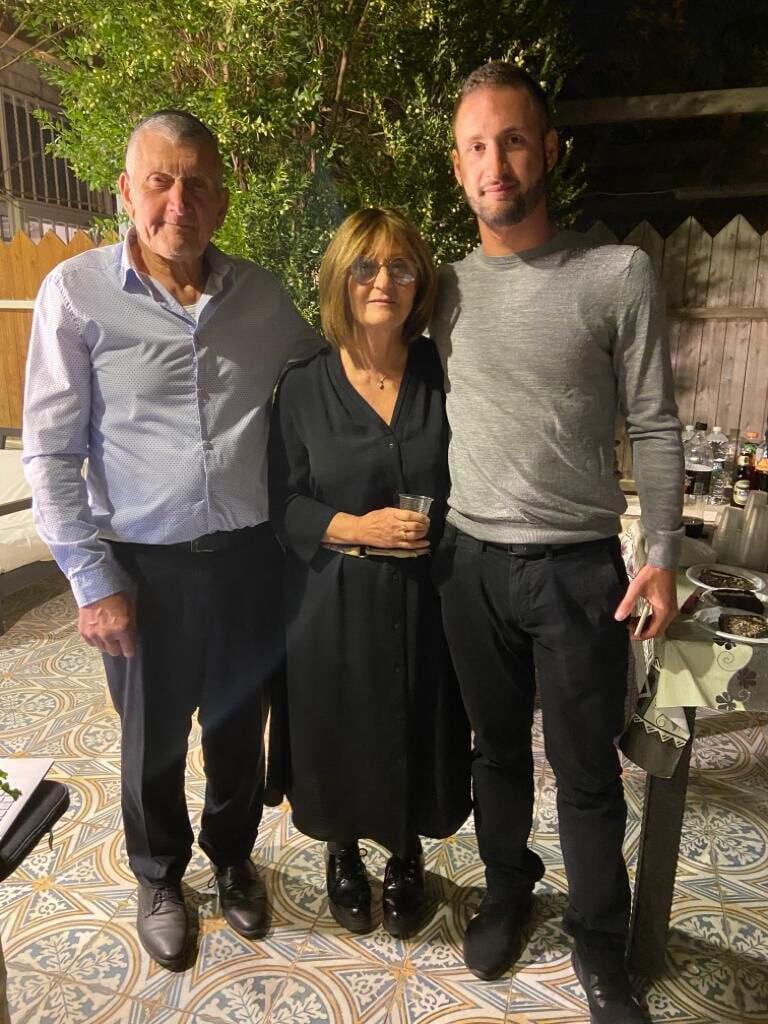 אליהו בנימין אלמקייס והוריו