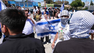 עימותים בין פרו-פלסטינים לתומכי ישראל ברחובות לוס אנג'לס