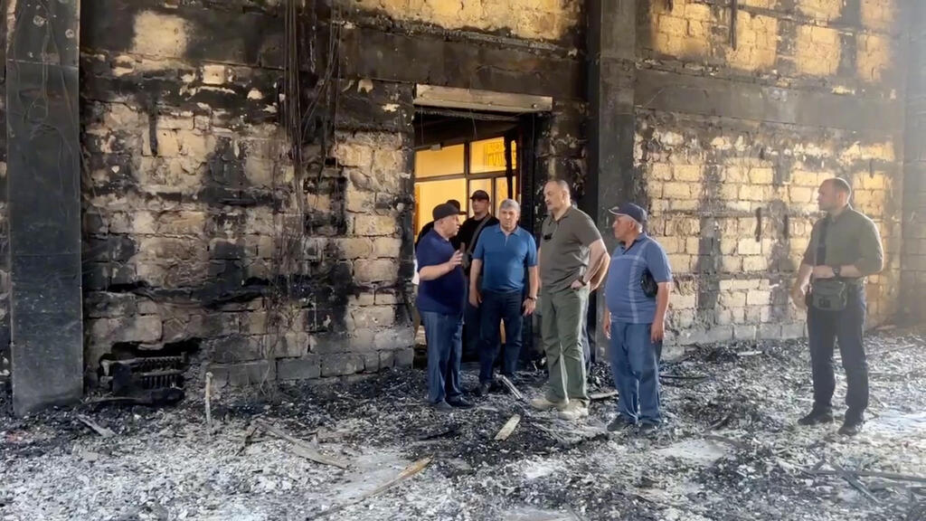Dagestan Synagogue burned (Photo: Head of the Dagestan region Sergei Melikov via Telegram/Handout via REUTERS) שריפת בית כנסת פיגוע ב דגסטן רוסיה