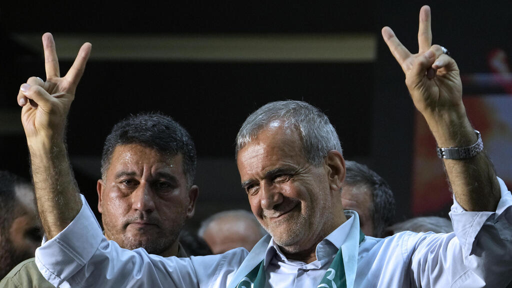 Reformist candidate Masoud Pezeshkian (Photo: AP /Vahid Salemi) איראן מסעוד פזשכיאן מועמד בחירות ל נשיאות רפורמיסט