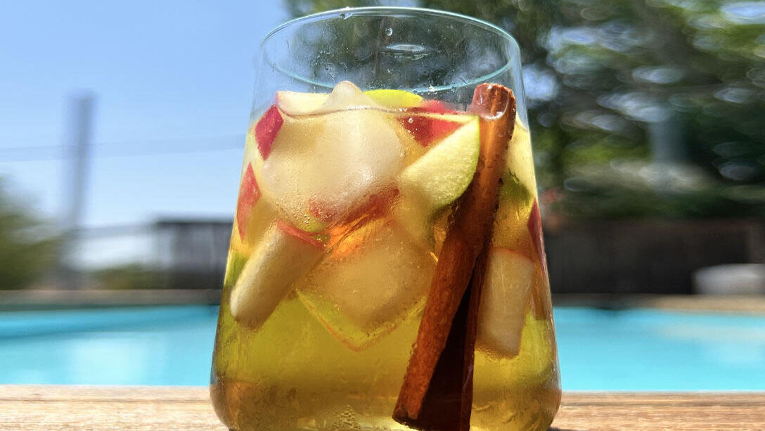 סנגריית קיץ לבנה