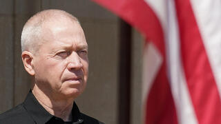 יואב גלנט מגיע לפגישה עם לויד אוסטין