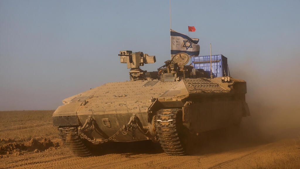 נגמ"ש של צה"ל בגבול עם רצועת עזה