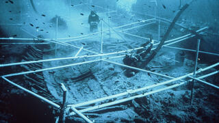 ספינת קירניה על קרקעית הים מול חופי צפון קפריסין במהלך חפירה תת-ימית שנערכה בסוף שנות ה-60