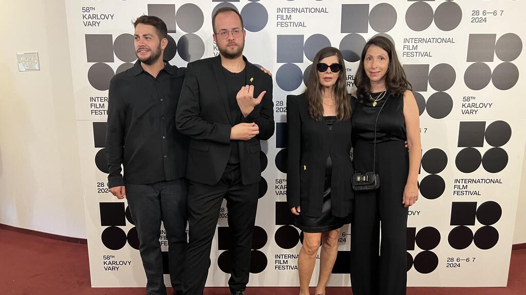 הילה מדליה, עירית שלג, עומר טובי וגיל סימה בפרמיירת הסרט "טרופיקנה", בפסטיבל קרלובי וארי