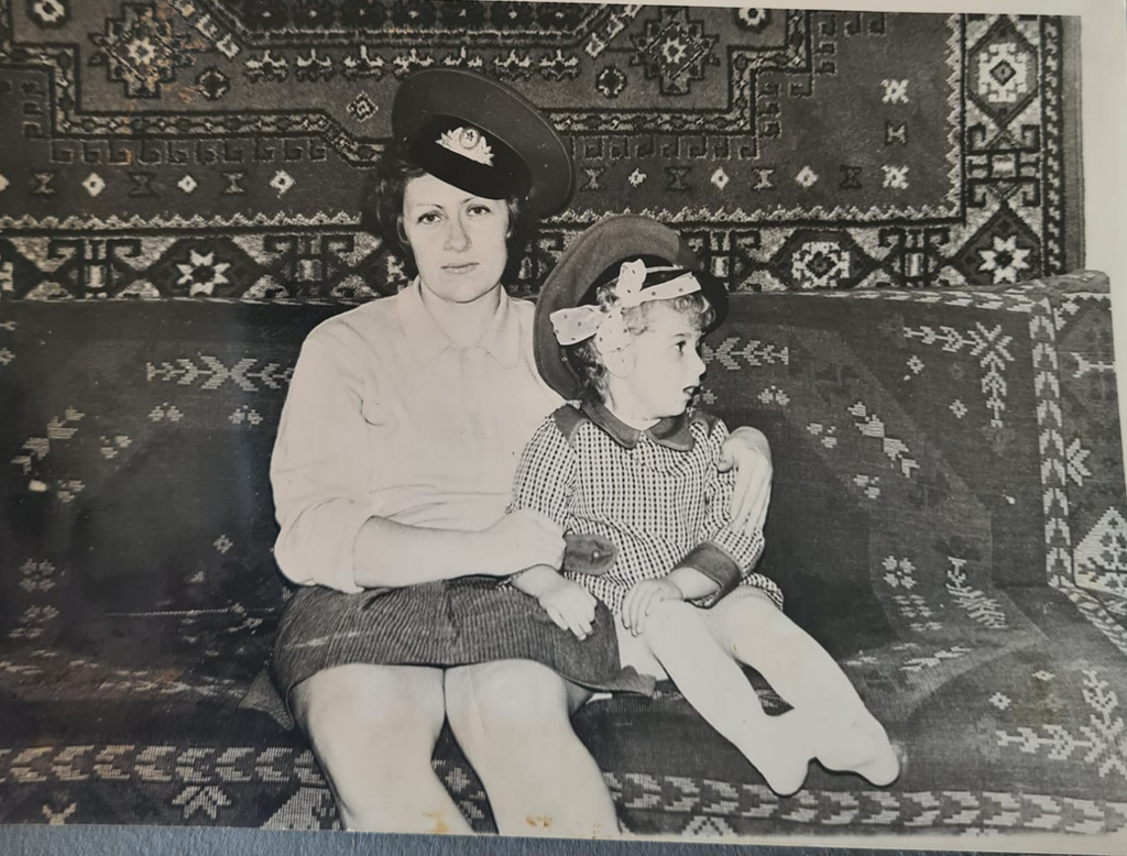 Элла с мамой 