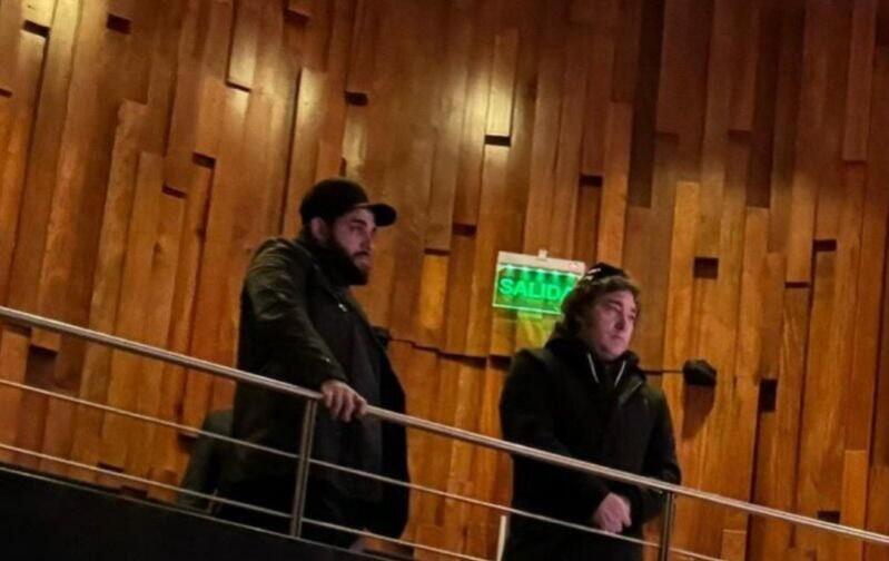 Argentine President Javier Milei (right) at the Lubavitcher Rebbe memorial event in Buenos Aires מיליי ביציע של האודיטוריום