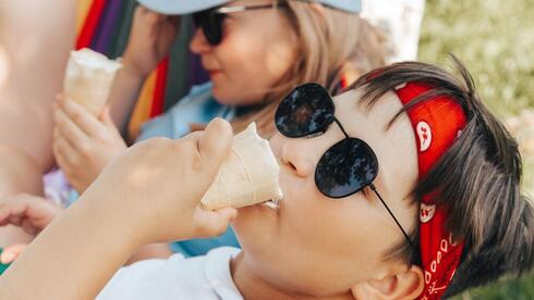 קיץ ילדים שמש חופש גלידה