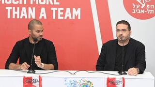 בעלי הפועל ת"א עופר ינאי לצד בעלי וילרבאן טוני פארקר