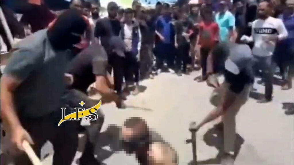  חמאס חוטף אזרחים שפרצו למחסני סיוע ונותנים להם מכות