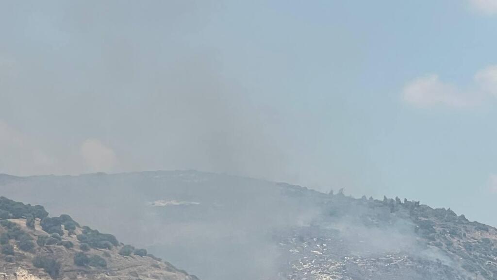 מטוסי כיבוי מעל זירת הפגיעה מכפר הזיתים