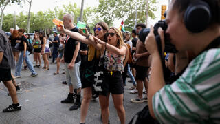 ברצלונה מפגינים נגד תיירים